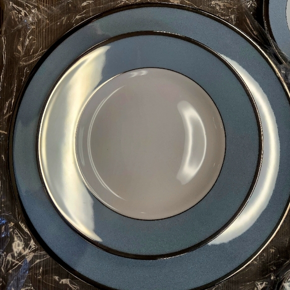 WEDGWOOD DINNER SETTING